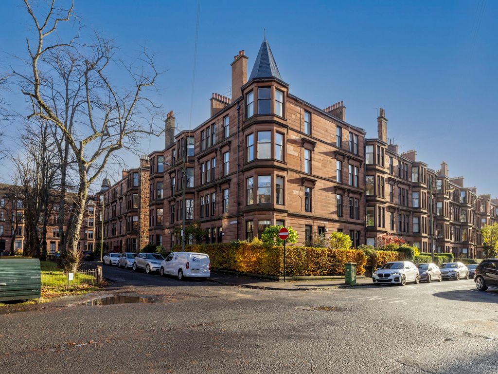 3 bed flat for sale in Falkland Street, Dowanhill, Glasgow G12, £