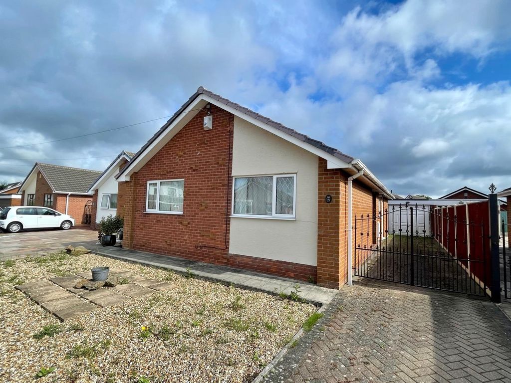 2 bed detached bungalow for sale in Avondale Crescent, Blackpool FY4