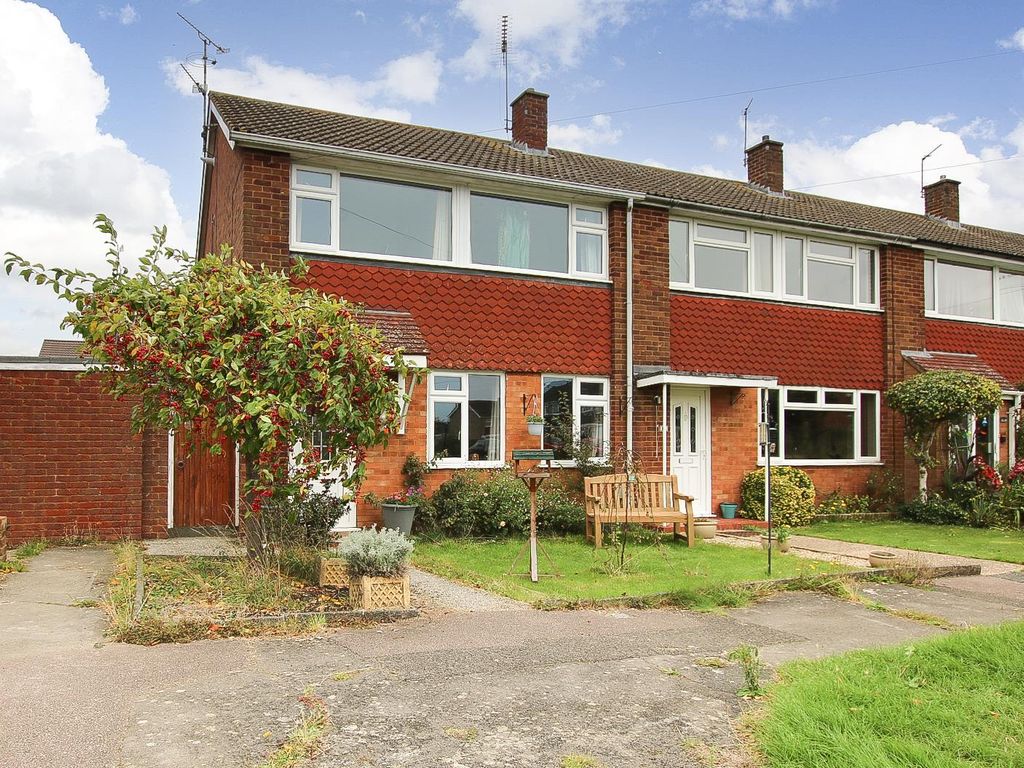 3 bed end terrace house for sale in Stratton Green, Aylesbury HP21 - Zoopla