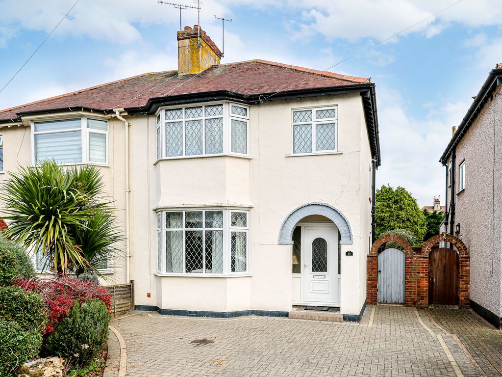 3 bed semidetached house for sale in Tudor Gardens, Shoeburyness