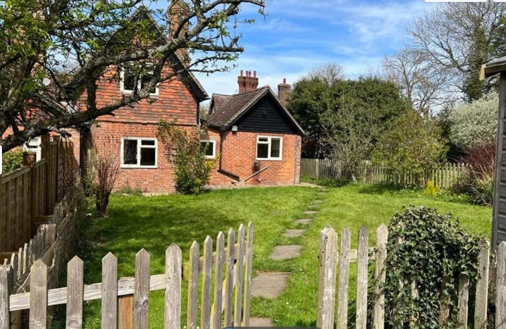1 bed cottage to rent in Cow Lane, Mark Beech, Edenbridge TN8, £1,250