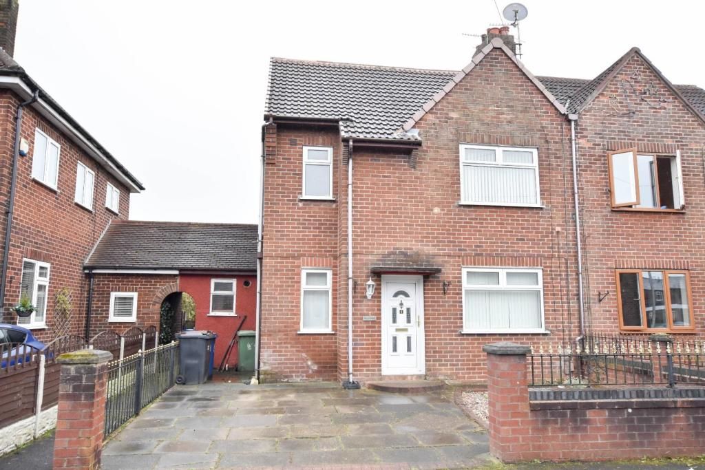 3 bed semidetached house for sale in Pinewood Crescent, Wigan WN5, £