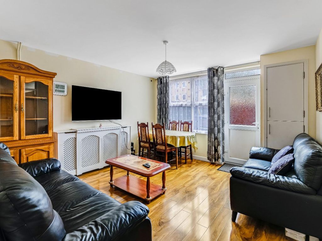 5 bed end terrace house for sale in Laurel Street, London E8, £800,000