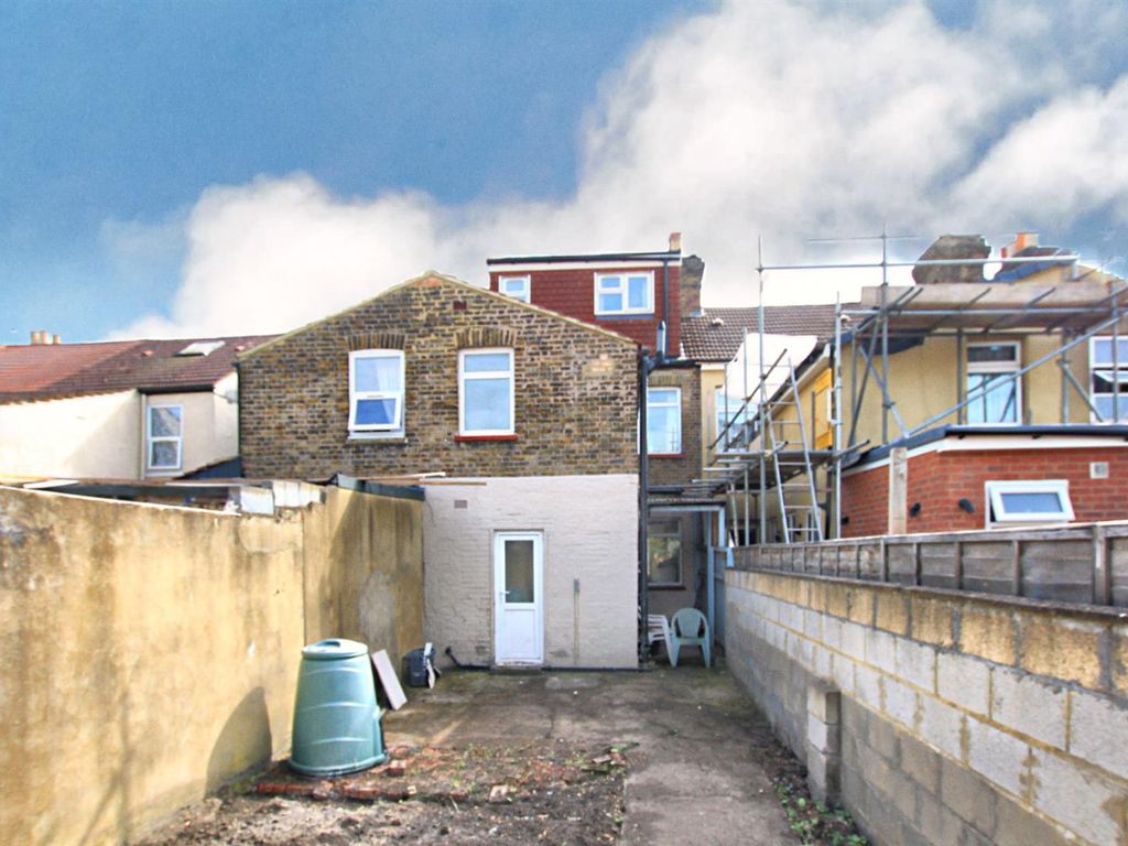 4 bed terraced house for sale in Gordon Road, Southall UB2, £489,950