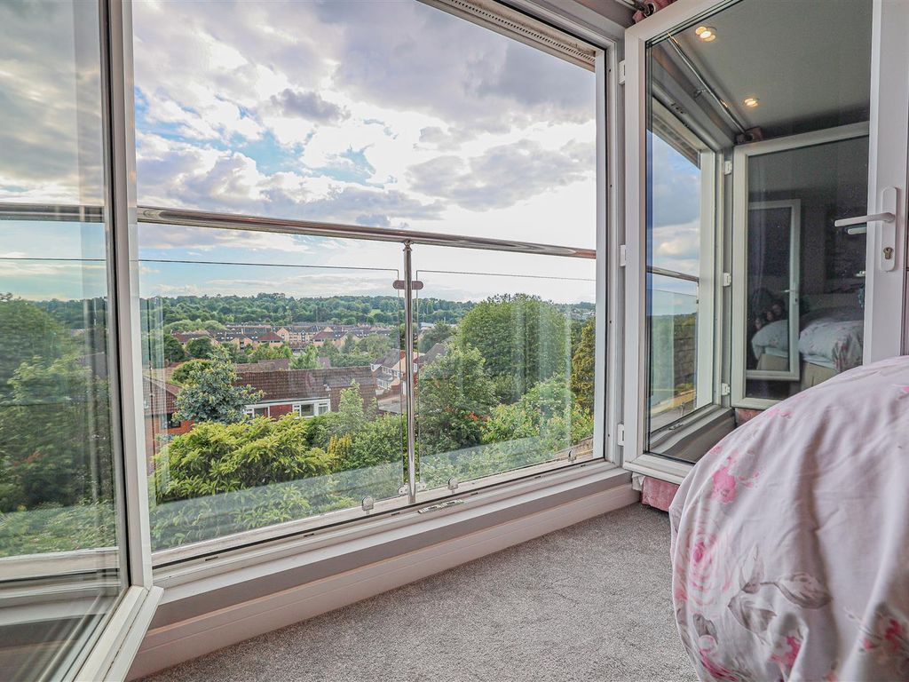 5 bed semidetached house for sale in Fairway, Hemel Hempstead HP3, £