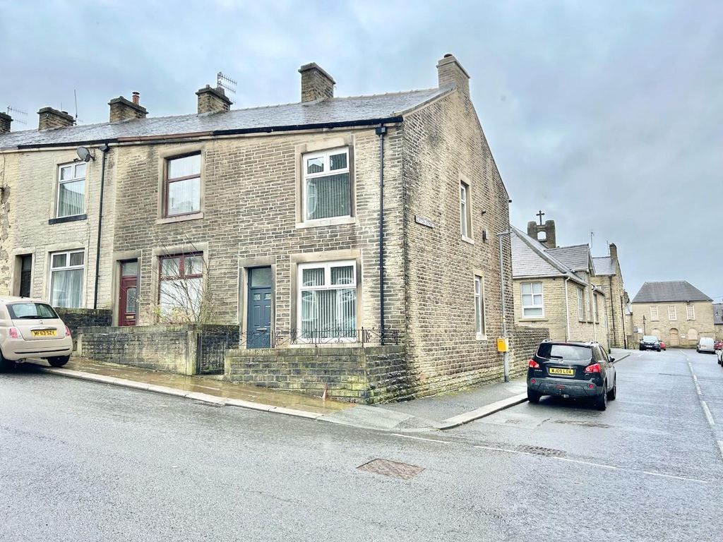 3 bed property to rent in Stanley Street, Colne BB8, £900 pcm Zoopla