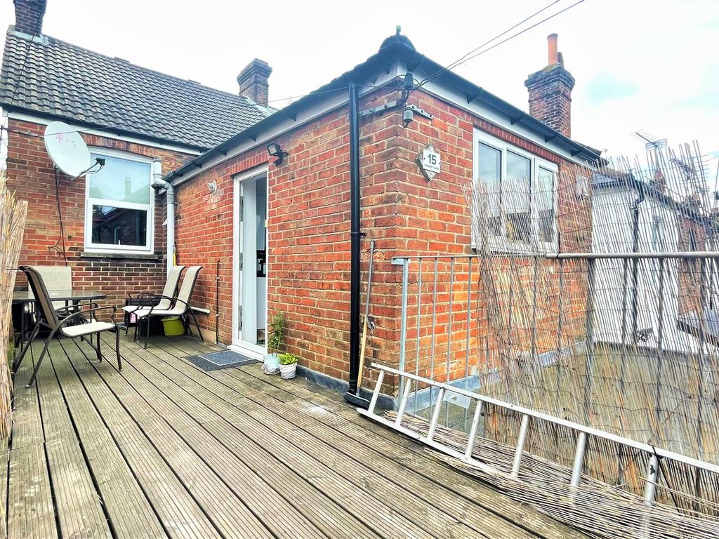 3 bed to rent in Consort Close, Parkstone, Poole BH12 Zoopla