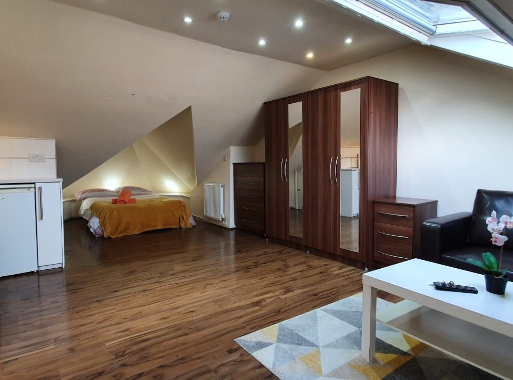 Studio to rent in Balmoral Road, Willesden Green NW2, £1,320 pcm Zoopla