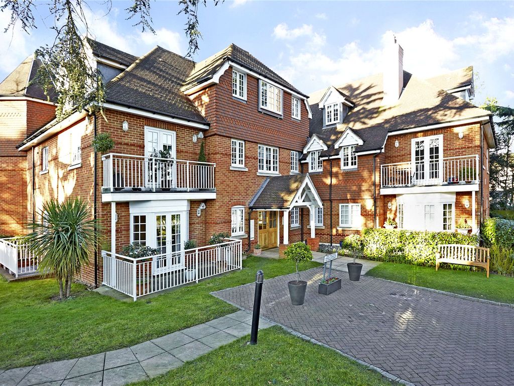 Holly Lodge, 1 Oatlands Chase, Weybridge, Surrey KT13  