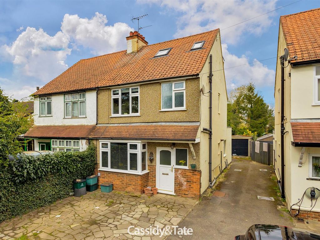 4 bed semidetached house for sale in Station Road, Smallford, St