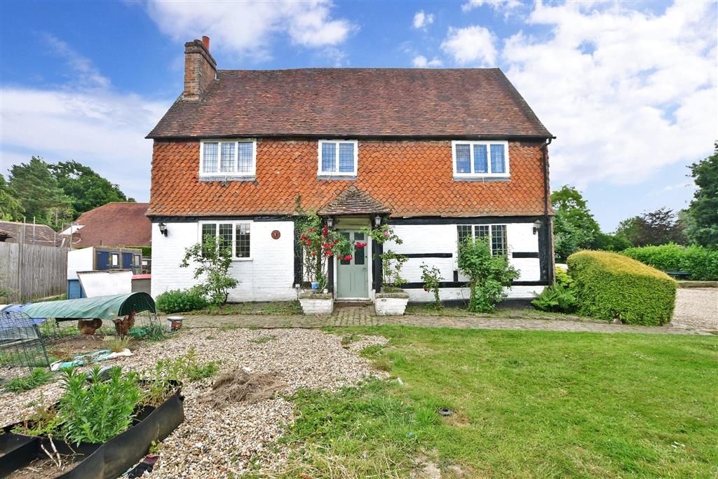 5 bed detached house for sale in Newchapel Road, Lingfield, Surrey RH7