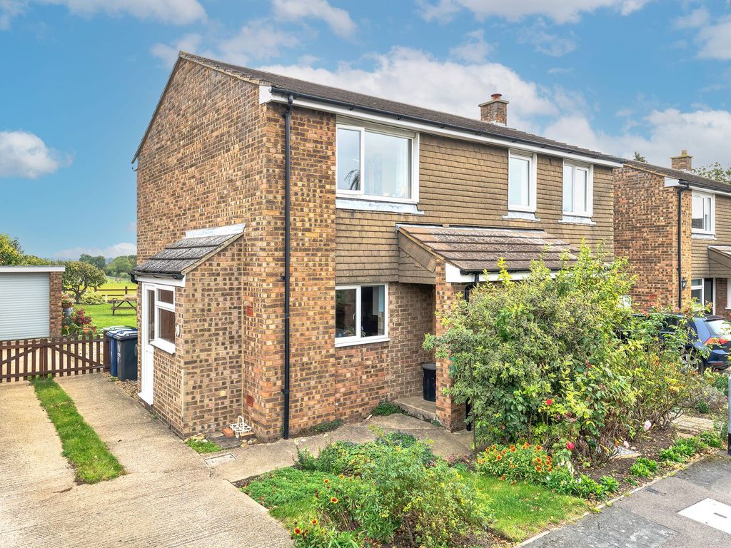 4 bed detached house for sale in Bells Meadow, Guilden Morden SG8, £