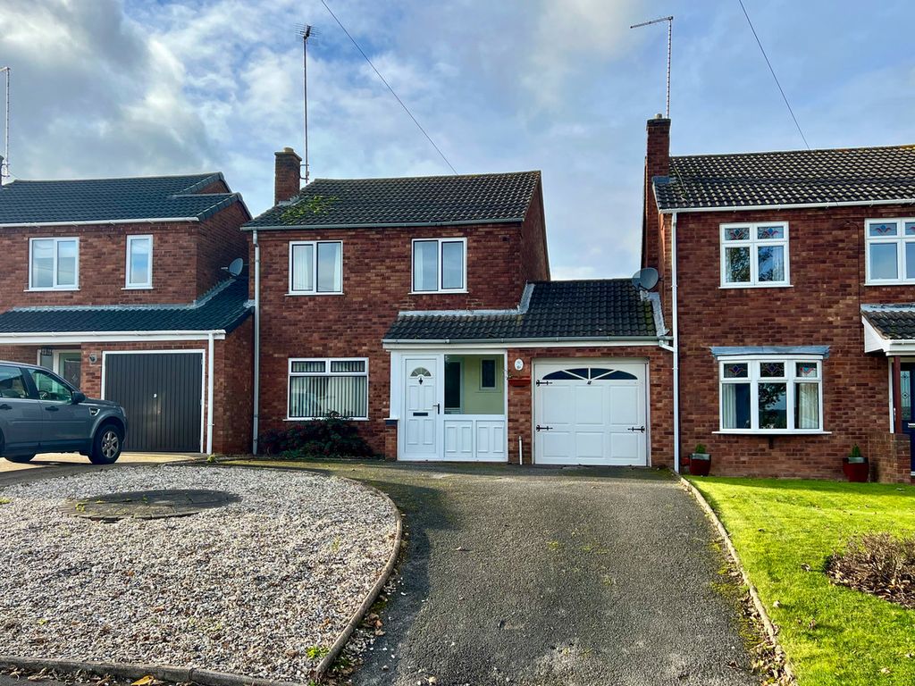 3 bed linkdetached house for sale in Sandcliffe Road, Swadlincote DE11
