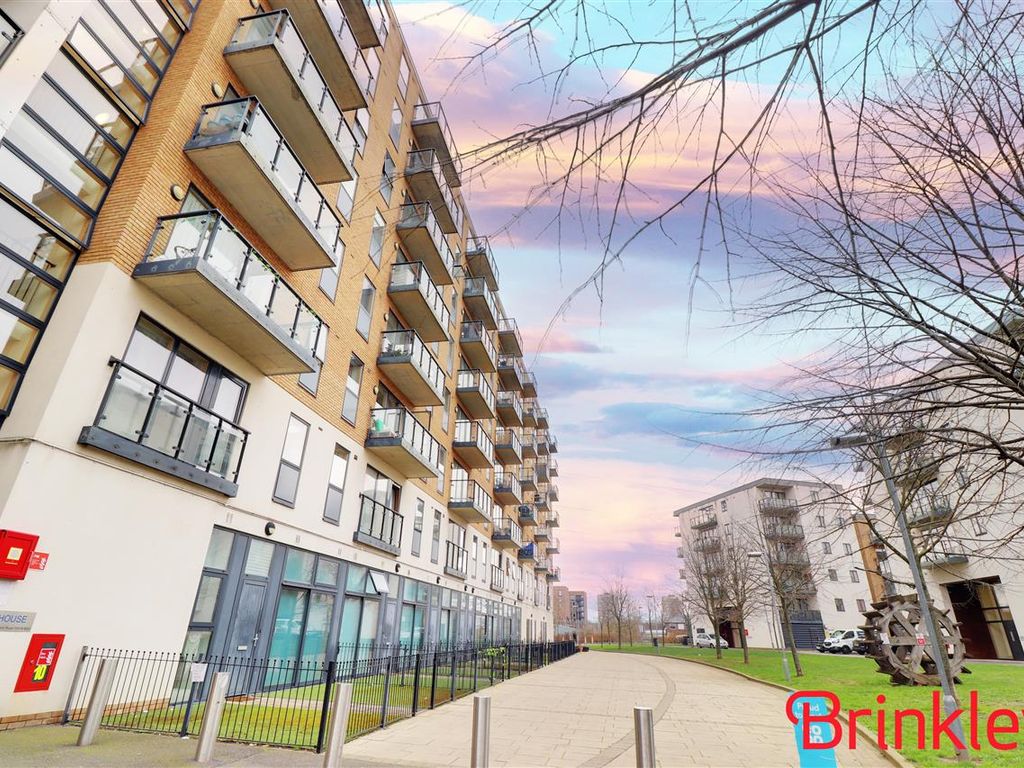 2 bed flat to rent in Reed House, 21 Durnsford Road, London SW19, £