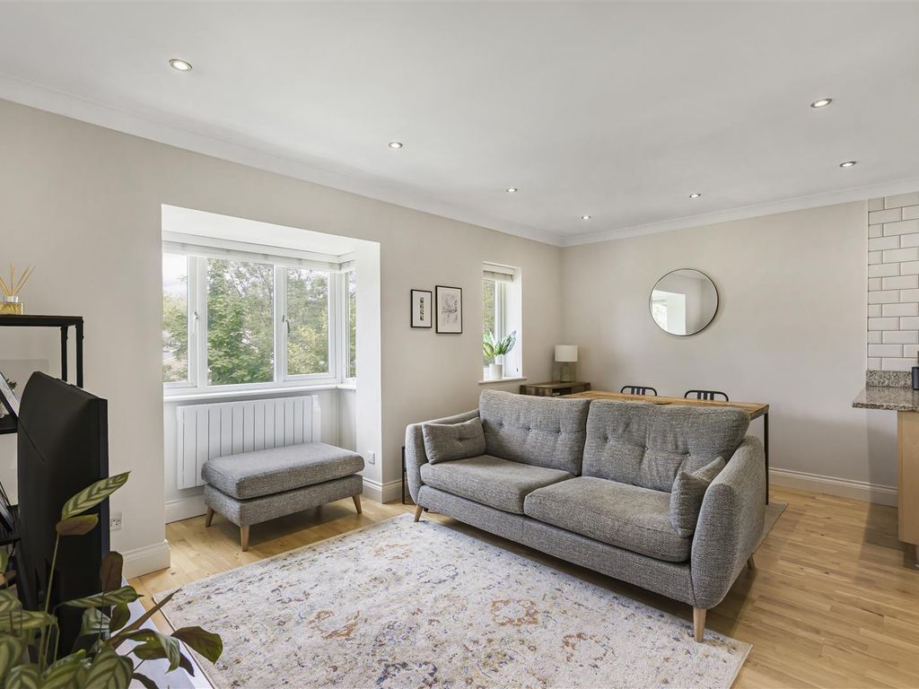 2 bed flat for sale in Deer Close, Hertford SG13 Zoopla