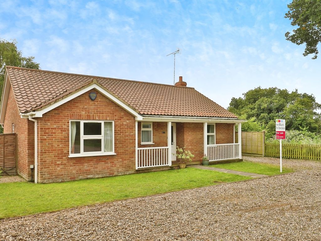 3 bed detached bungalow for sale in Newman Drive, Fakenham NR21, £