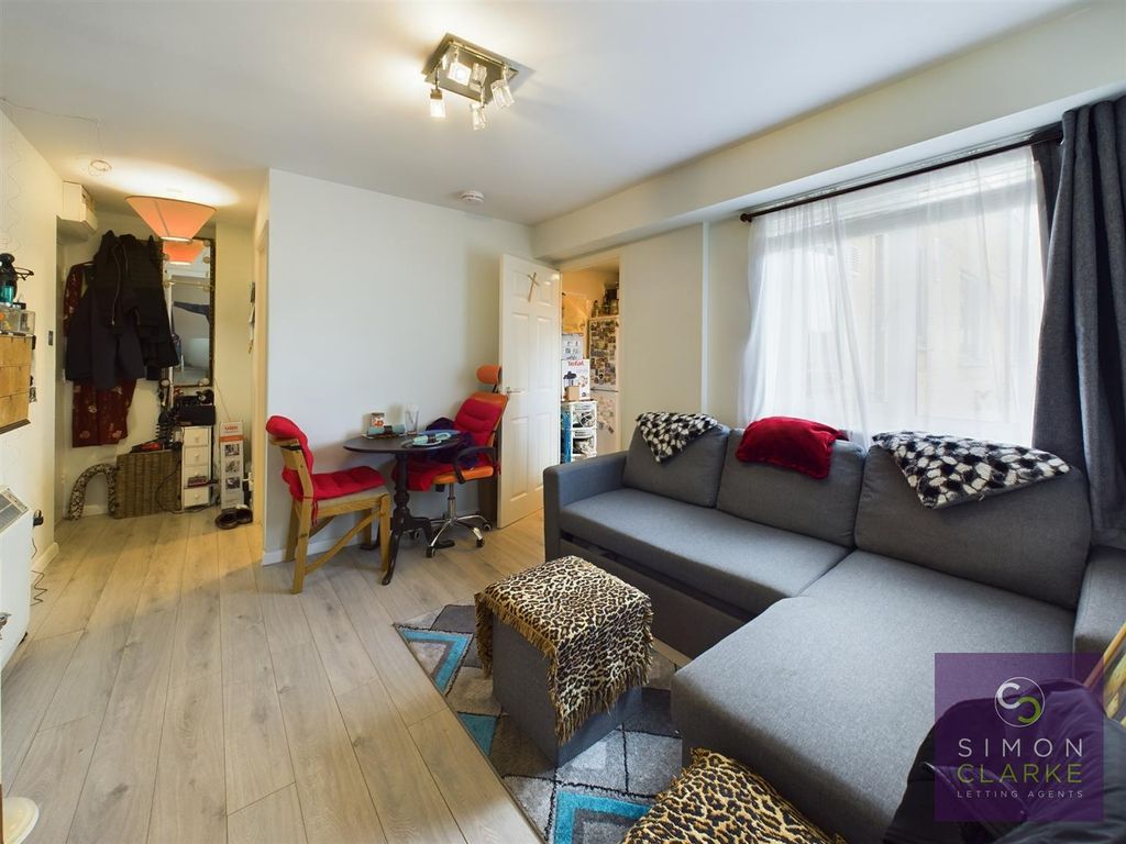 1 bed flat to rent in Taunton Drive, East Finchley N2, £1,235 pcm Zoopla