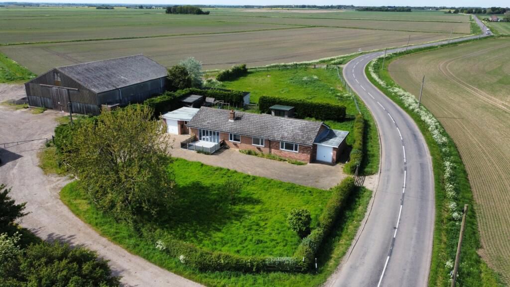 5 bed bungalow for sale in Clay Bank, South Kyme, Lincoln LN4, £295,000