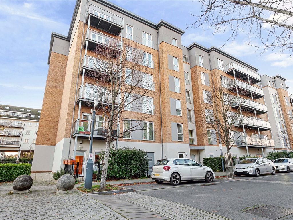 1 bed flat to rent in Wintergreen Boulevard, West Drayton UB7, £1,400 pcm Zoopla