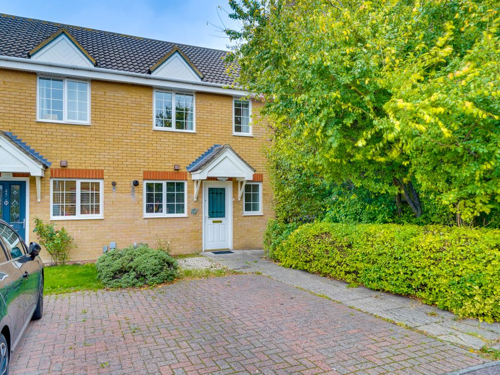 2 bed semidetached house to rent in Redwing Rise, Royston SG8, £1,295