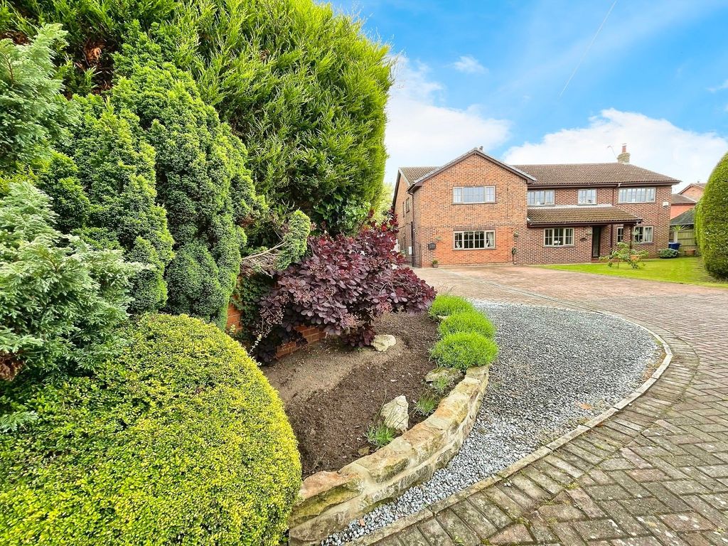 6 bed detached house for sale in Main Street, Hensall, Goole, North