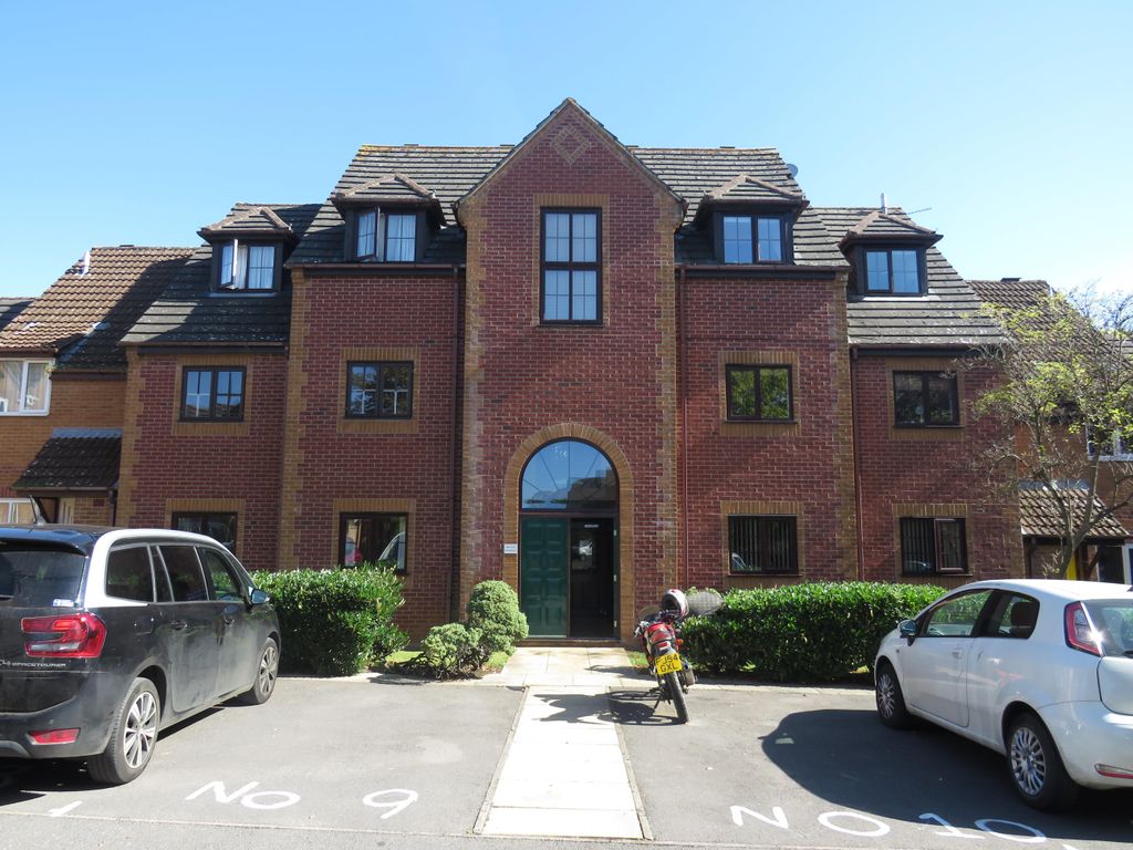 2 bed flat to rent in Morse Close, Chippenham SN15 Zoopla