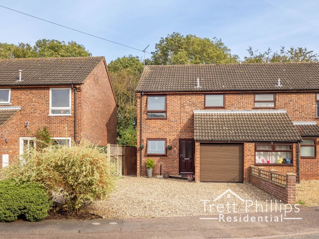 3 bed semidetached house for sale in Ellis Close, Stalham, Norwich