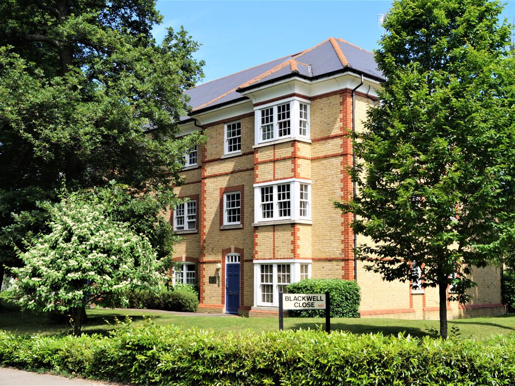 2 bed flat for sale in Blackwell Close, Highlands Village, Winchmore