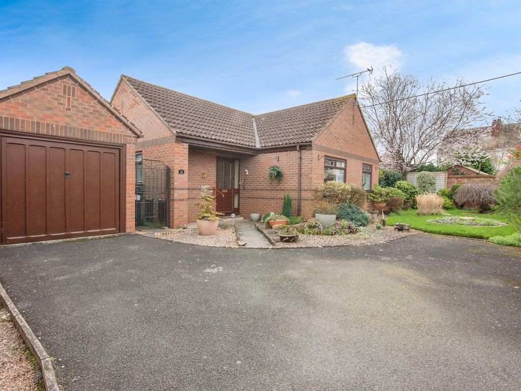 3 bed detached bungalow for sale in Walton Close, Hereford HR2, £