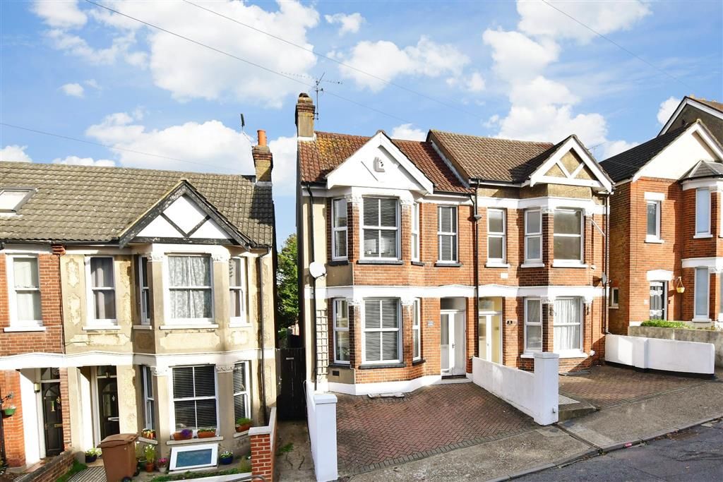 3 bed semidetached house for sale in Wyles Road, Chatham, Kent ME4, £