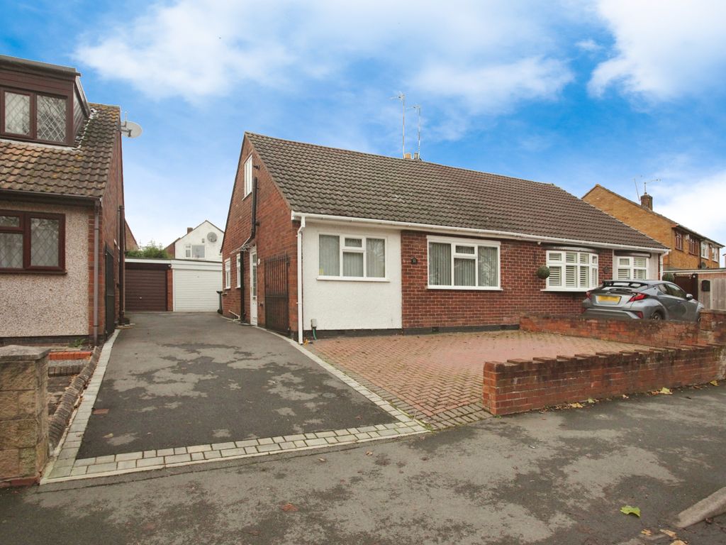 3 bed bungalow for sale in Johnson Road, Bedworth, Warwickshire CV12, £