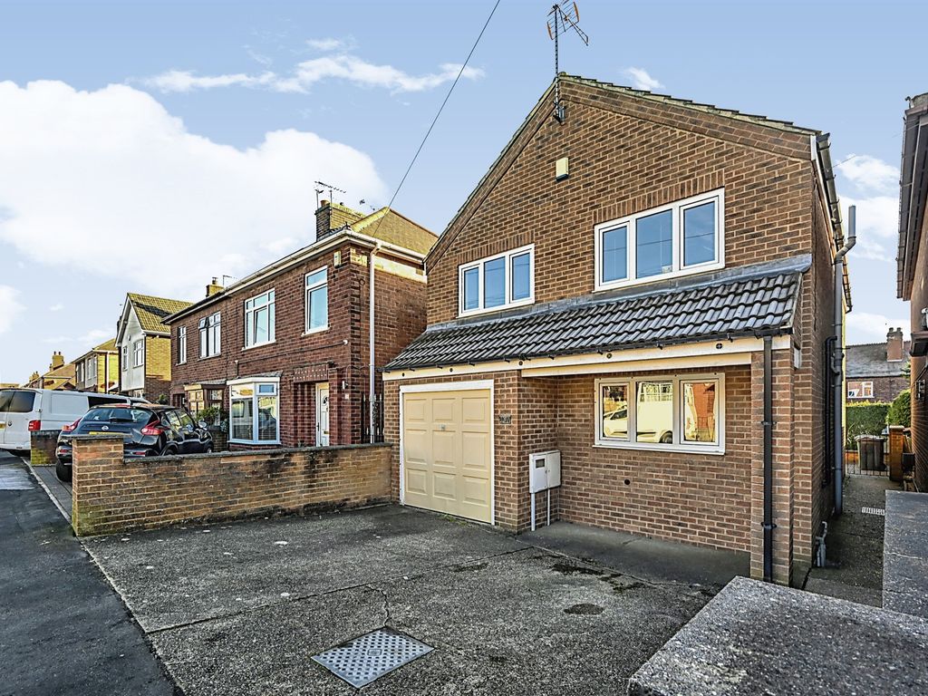 4 bed detached house for sale in Brenden Avenue, Somercotes, Alfreton