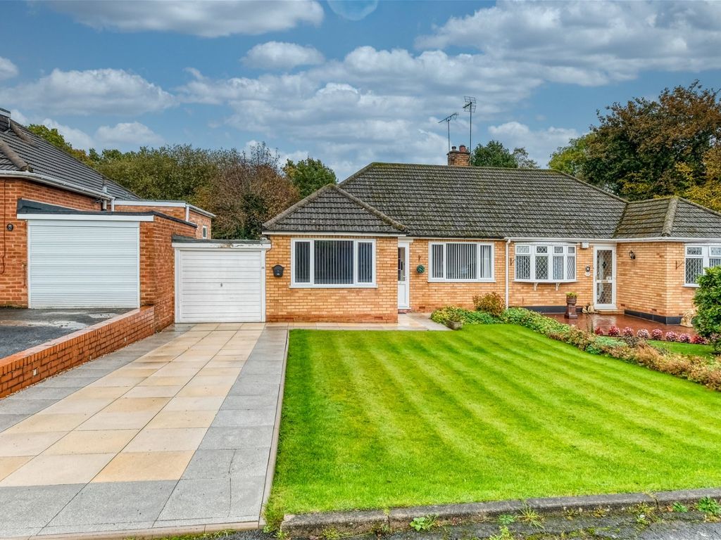 2 bed semidetached bungalow for sale in Cleves Road, Rubery