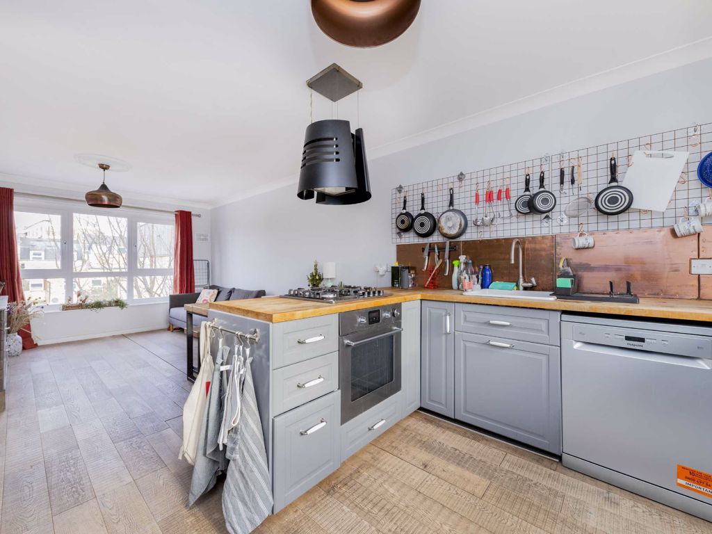 3 bed flat for sale in Rosebank Gardens, London E3 Zoopla