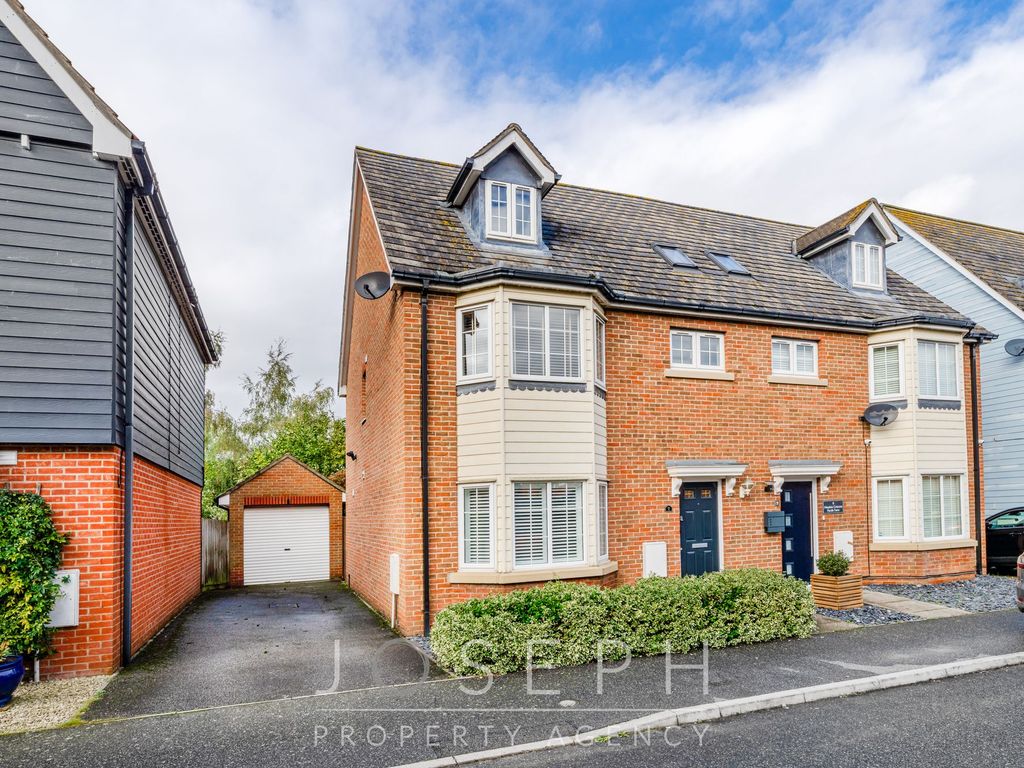 4 bed town house for sale in Meadow Crescent, Purdis Farm IP3, £400,000