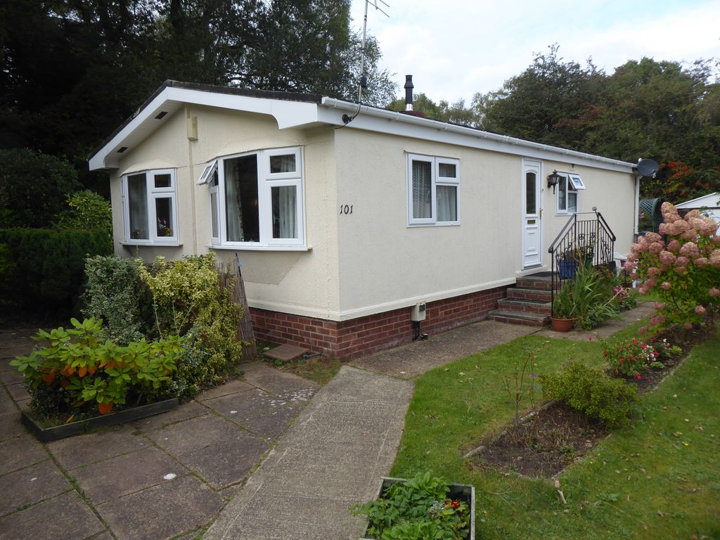 2 bed mobile/park home for sale in Gladelands Park, Ringwood Road, Ferndown, Dorset BH22, £
