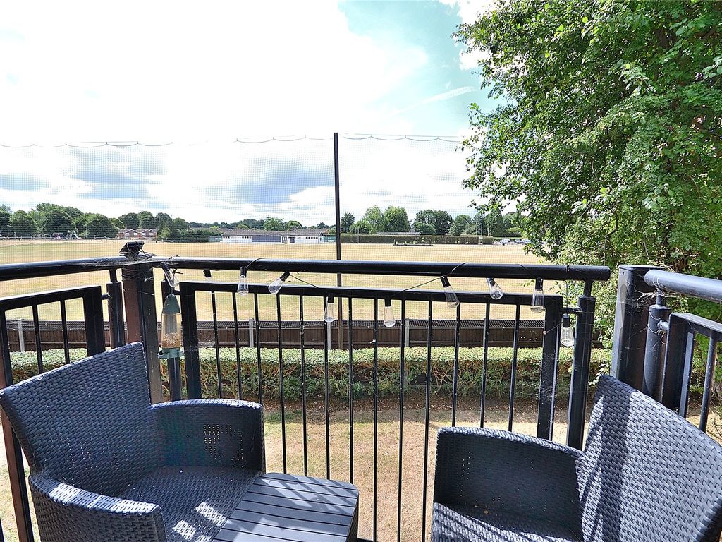 West Dock, Linslade, Bedfordshire LU7  