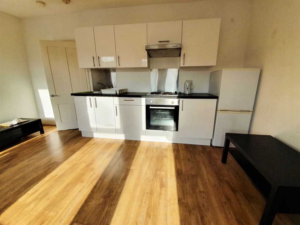 1 bed flat to rent in Beech Road, Bounds Green N11 Zoopla