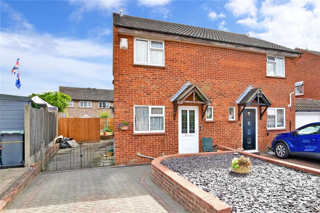 3 bed semidetached house for sale in Midsummer Road, Snodland, Kent