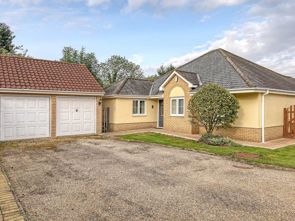 3 bed detached bungalow for sale in Catcher Court, Ingatestone CM4, £