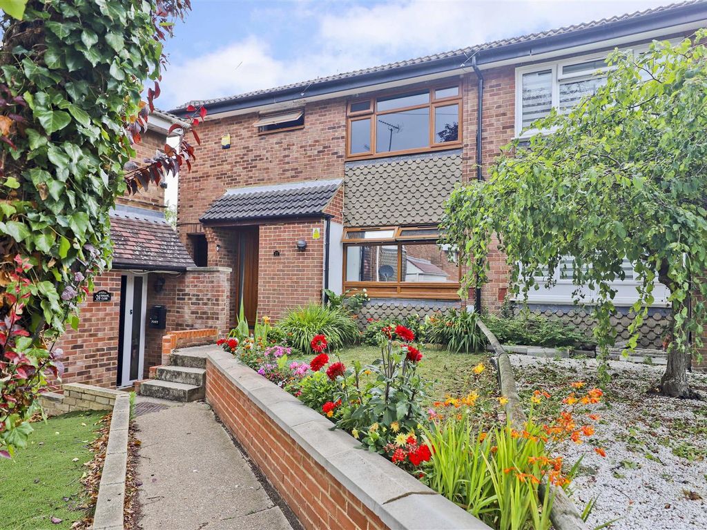 Finians Close, Uxbridge UB10  