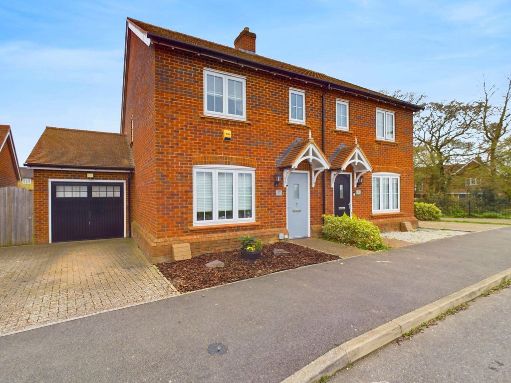 3 bed semidetached house for sale in Preston Manor Road, Tadworth KT20
