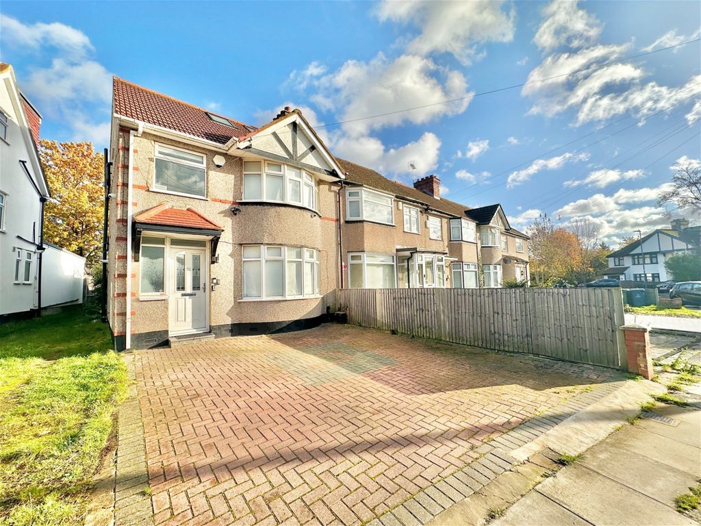 4 bed end terrace house for sale in Adderley Road, Harrow HA3, £650,000