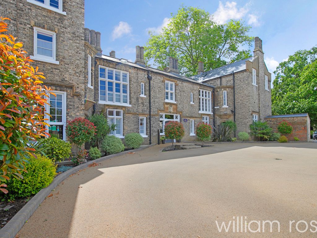 2 bed flat for sale in Friday Hill House, Simmons Lane, Chingford E4, £