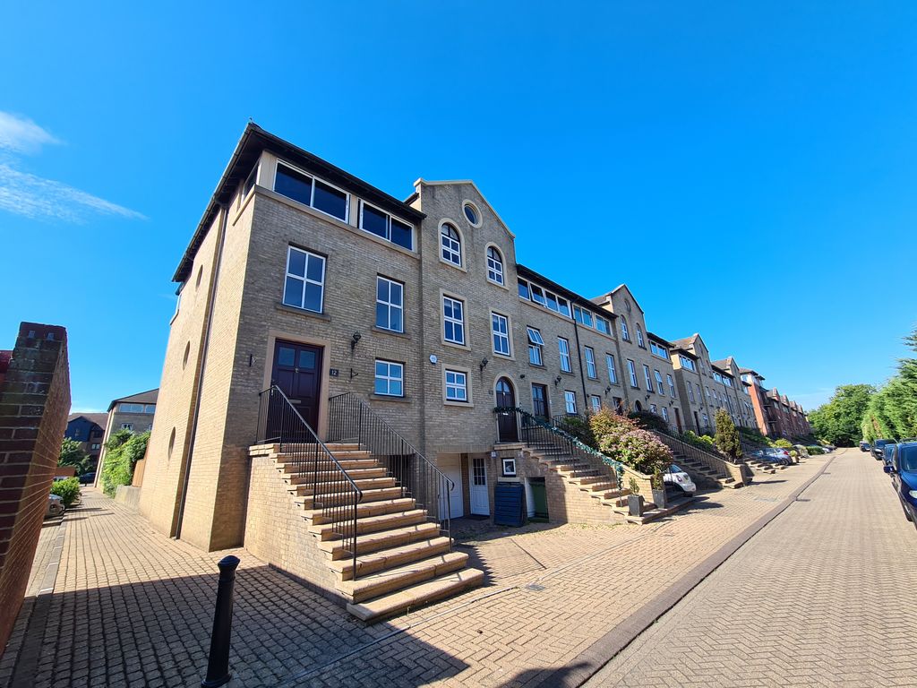 4 bed end terrace house for sale in Andes Close, Ocean Village