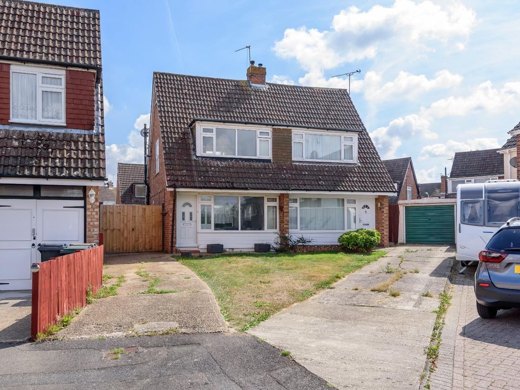 2 bed semidetached house for sale in Farm Close, Ashford TN23, £