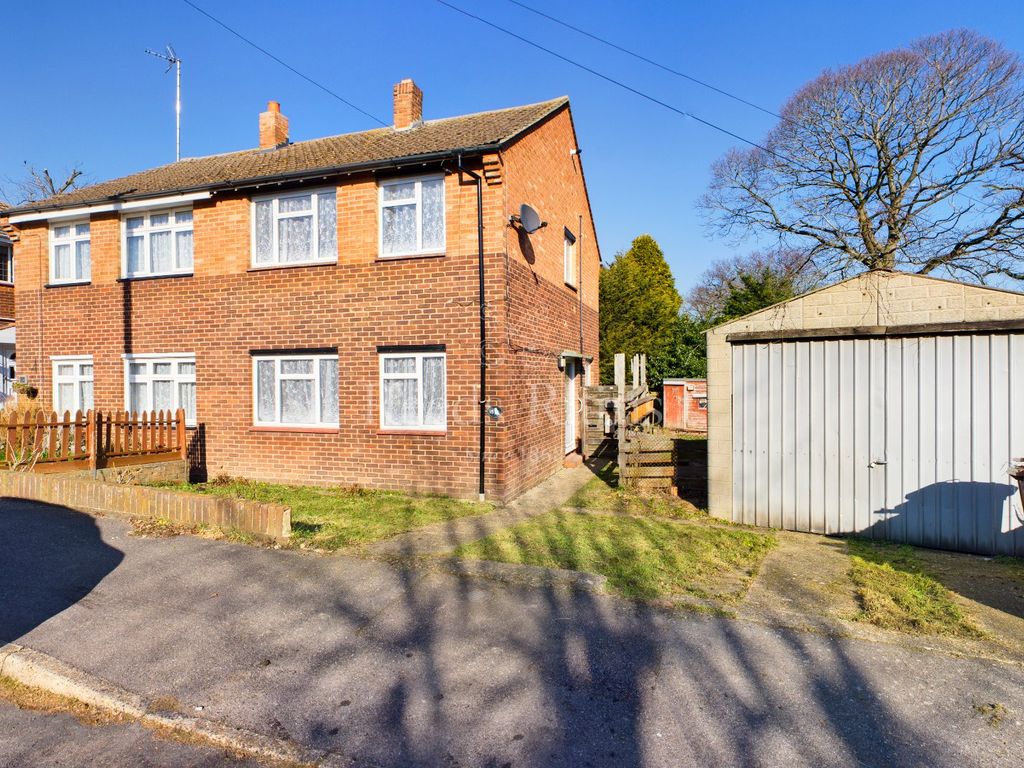 3 bed semidetached house for sale in Fernheath Way, Joydens Wood, Kent