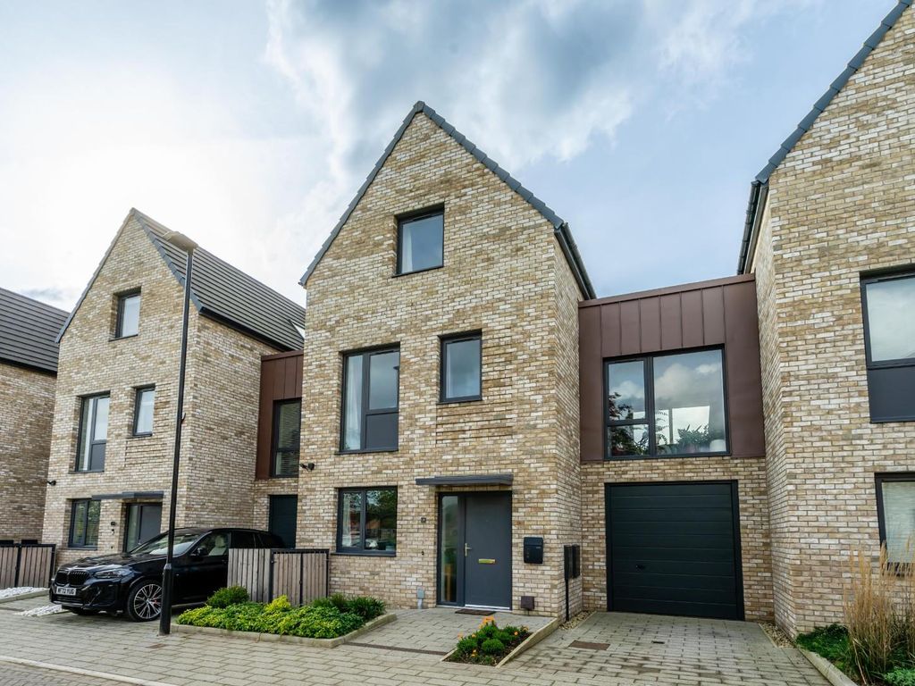 4 bed town house for sale in Moss Bank Court, Lowfield Green, York YO24