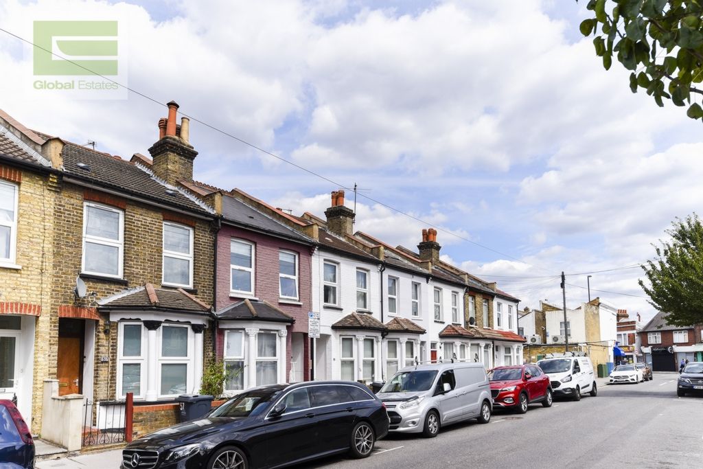 2 bed terraced house to rent in Leslie Grove, Croydon CR0 Zoopla