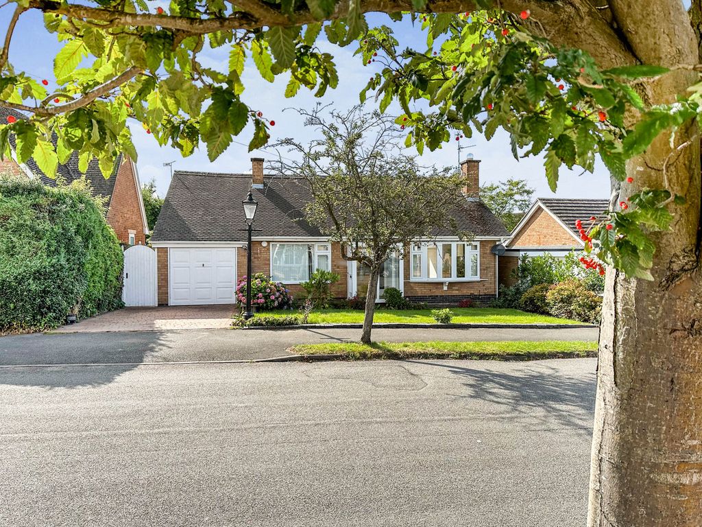 3 bed detached bungalow for sale in Maytree Drive, Kirby Muxloe LE9, £